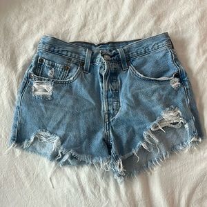 501 Levi Jean shorts